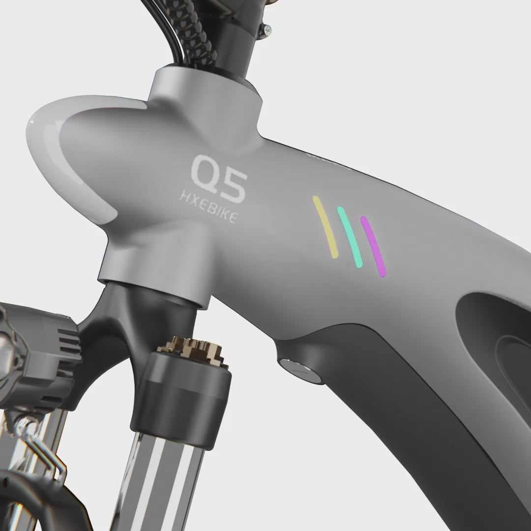 Load video: <p>Designed for all-terrain riding, the breathing light delivers subtle visual cues that support awareness and control, wherever the trail takes you.</p>